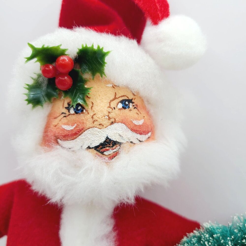 Annalee Santa Claus Mobilitee Figurine W/ Wreath 1990's Christmas Decor Vintage - Picture 2 of 10
